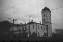 Нижний Тагил. Старое пожарное депо и каланча за драматическим театром. Построено в 1925 году. Фото 1953 год.