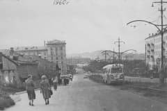 Тагил. Улица Ленина 1960 год. На этом подъёме когда в трамвае, в часы пик, было много народа, иногда приходилось выходить и идти рядом с ним, даже подталкивать