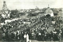 Нижний Тагил, Митинг 1 мая 1920 г. у памятника Свободы. На месте портрета Александра Второго -красная звезда.