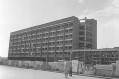 Строительство гостиницы "Тагил". Здание гостиницы приняли в декабре 1975 года. Фото архив Евгений Шалгин. 1971-1973 год.