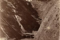 Разрез горы Высокой, принадлежит Верх-Исетским заводам. Фото С. М. Прокудин-Горский 1909 год.