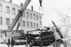 Нижний Тагил. Улица Красногвардейская. Детский дома. Установка танка начало 1980 годы.