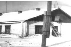 Нижний Тагил. Здание первой начальной школы на Руднике, 1935 год. До 1930 года детям приходилось ходить в школу в город. 15 км. в оба конца.