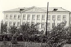 Нижний Тагил. Смычка. Школа № 44 «железнодорожная» открыта в 1957 г. с 2004 года – № 144.