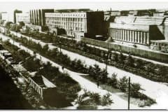 .Вид на северо-западный фасад вагоносборочного корпуса УВЗ. Фото 1956 г. Архив Музея УВЗ.