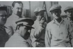 .Марьясин Л.М. – начальник УРАЛВАГОНСТРОЯ- УВЗ (1933–1936 гг) Серго Орджоникидзе и Л.М. Марьясин, на заднем плане второй слева.