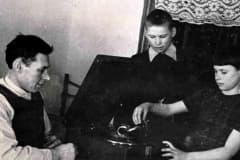 Опека сирот Василия и Ольги Маслянниковых. Нижний Тагил, 1943-1944 гг. Архив ГАСО.