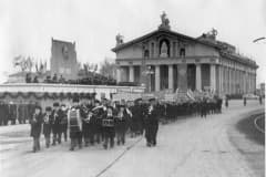 Нижний Тагил, Демонстрация 7 ноября 1957 года, в честь 40-летия Дня Великой Октябрьской социалистической революции. Фото из архива музея детдома №1.