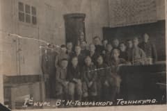 Нижний Тагил, 1-й курс машиностроительного техникума. 1945 год. Архив Сергей Кузнецов.