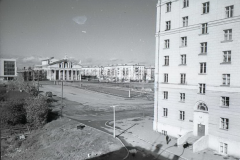 Нижний Тагил. Центр города. 1970 - е гг. Автор снимка фотокорреспондент газеты «Тагильский рабочий» - Хренов Ю.А.  Архив "Нижнетагильский музей-заповедник "Горнозаводской Урал"