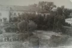 Нижний Тагил, Во дворе Демидовского заводского госпиталя до капремонта в начале 1950-х годов.