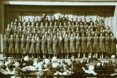 Знаменитая хоровая капелла УВЗ организована в июле 1942 года. В 1946 г. все участники капеллы были награждены медалями «За доблестный труд в Великой Отечественной войне 1941-1945 гг.». Архив ГАСО.