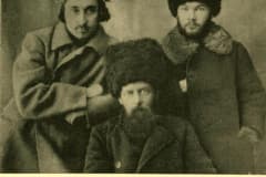 Павел Петрович Бажов с красноармейцами. 1918 г.