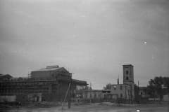 Нижний Тагил. Старое пожарное депо позади строящегося драмтеатра. Фото 1954 год.