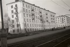 Нижний Тагил. Улица Ленина в сторону Драмтеатра. Эти дома были построены в 1958 году.