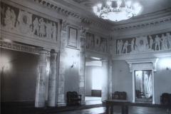 Открытый зал на втором этаже. Фото из альбома "Нижнетагильский драматический театр". 1951-1955 г. Коллекция Нижнетагильского музея-заповедника