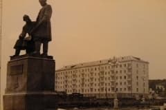 Тагил. Май 1960 год. Дом Пархоменко № 1 только что построен и ещё не заселён. Фото Михаил Петров.