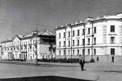 Нижний Тагил. 16 октября 1951 год. Вновь выстроенной улице, на месте бывшей улицы МОПРа, присвоено наименование улицы Мира.