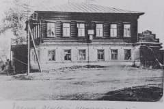 Нижний Тагил, Фотография подписана Островского, 16 Здание детской технической станции, где кафе " У Тополя"