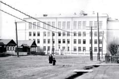 Нижний Тагил. Школа № 68 в Ленинском районе на 880 учащихся принята 21 октября 1958 года.