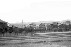 Нижний Тагил. Вокзал. Вид с железнодорожных путей на Привокзальную площадь в месте её слияния с ул. Кушвинской (фото 1890 г.)