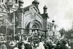 Поднятие крестов на Вознесенский собор. 6 августа 1913 г. Архитектор собора – губернский пермский инженер Емельян Иванович Артемов.