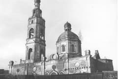 Нижний Тагил, В начале 1930-х годов Свято-Троицкая церковь была закрыта. Сняли кресты, с колокольни сбросили колокол. Разрушили иконостасы, клиросы, притвор.