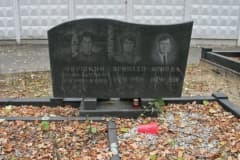 Надгробие на могиле В.А.Ярина (7.9.1940 г-21.3.2011 г). на Троекуровском кладбище (уч. 10ст). Фото 18.10.2015 г
