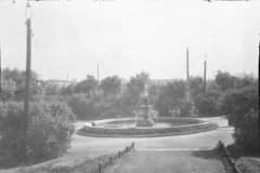 Нижний Тагил. Комсомольский сквер. В середине 1950 -х г в фонтане был установлен "Каменный цветок"  Архив "Государственный научно-исследовательский музей архитектуры имени А.В. Щусева"