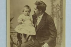 Мамин-Сибиряк Дмитрий Наркисович (1852-1912) с дочерью. 1896 г.