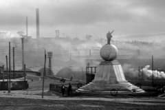 Нижний Тагил. Памятник В.И. Ленину в 1930-е годы. На фото видна разборная трибуна.