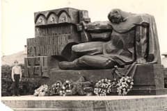 Памятник воинам погибшим в Великой Отечественной войне. п. Висим. Фото 1980 год.