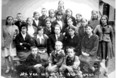 Посёлок Старатель Ученики 5 класса школы №25. 1940-41 уч. год Н-Тагил. Фото из архива НТИИМ.