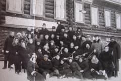 Посёлок Черноисточинск, ул. Кирова, актив избы читальни, 1929 год.
