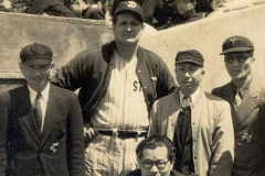16 марта 1916 года в Нижнетагильском посёлке, родился Виктор Старухин Его семья ушла с  белыми частями в Китай, затем перебрались в Японию. Стал национальным героем Японии в бейсболе. Признан лучшим игроком японской бейсбольной лиги в 1939 и 1940 годах.