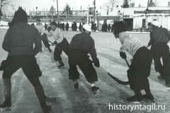 Нижний Тагил. Первые игры по хоккею с мячом на заводском стадионе УВЗ. 1937 год.