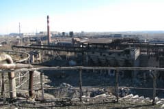Нижний Тагил, 19 апреля 1953 года, запущен цементный завод. Был закрыт, зарезан и разграблен, активно проработав 43 года, в апреле 1996 году. Всё что осталось от цементного завода. Фото автора NASKEL октябрь 2012 год.