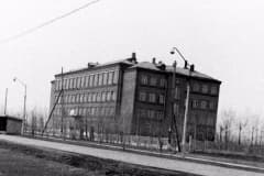 Нижний Тагил. Средняя школа № 90 на Гальяно-Горбуновском массиве открыта 1 января 1961 года.