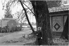 Нижний Тагил. Парк им. А.П. Бондина. 1983-84 год. Осеннее безлюдье в парке. Аттракционы предоставлены сами себе.  Фото Аминова Игоря.