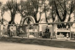 Нижний Тагил. Парк им. А.П. Бондина. Окно сатиры в Парке. 1955 год.