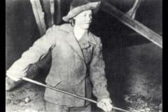 Нижний Тагил, Первая в мире женщина-горновой Фаина Шарунова, Работала во время войны на заводе им Куйбышева.