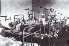 Нижний Тагил, В палате госпиталя № 2551. Госпиталь был рассчитанный на 400 человек с ранениями верхних и нижних конечностей. Фото с сайта музея школы № 18. http://xn--18-6kclvec3aj7p.xn--p1ai/page/2