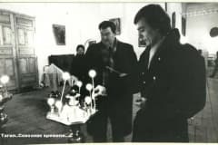 Борис Штоколов в храме. Фото "Тагильский краевед" 1993 год. Статья И.Т. Коверда.
