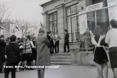 Нижний Тагил. Кинотеатр "Красногвардеец" Похоже на мероприятие для школьников 1 сентября. 1970-1980- гг.