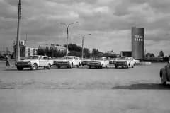 Фото 1975 год. В декабре 1949 г. в Тагиле появился таксопарк из 5 машин Победа. В сентябре 1973 г был первый выпуск автошколы водителей для работы в такси.
