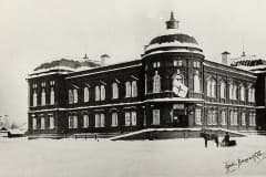 Нижний Тагил, Выя, В годы Первой мировой войны, в 1915 году,  здание земского училища было отдано под госпиталь.