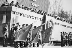 Нижний Тагил, 9 мая 1985 год,  40-лет Победы. Фото из архива музея детдома №1.