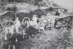 Постройка узкоколейной железной дороги  Работы на скальной выемке, 1890-е годы.