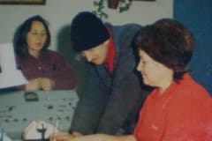 Поездной диспетчер 1-й смены Белохохлова, старший машинист Селиванов и старший кассир билетной кассы ст. Кедун-Быково Долматова. 1980-е годы.